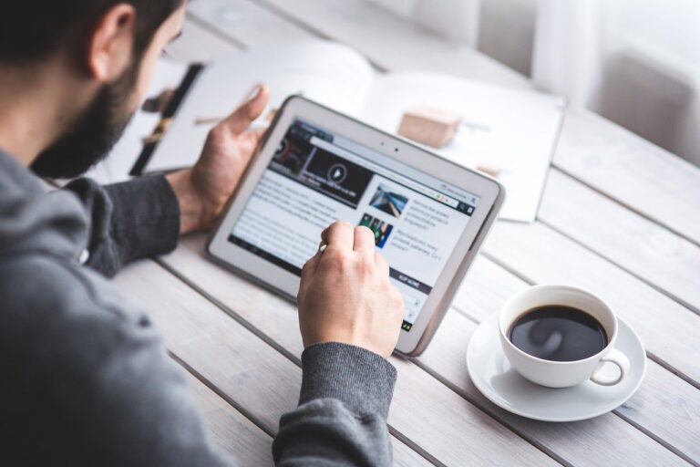 Tablette iPad Pro utilisant la couverture du clavier