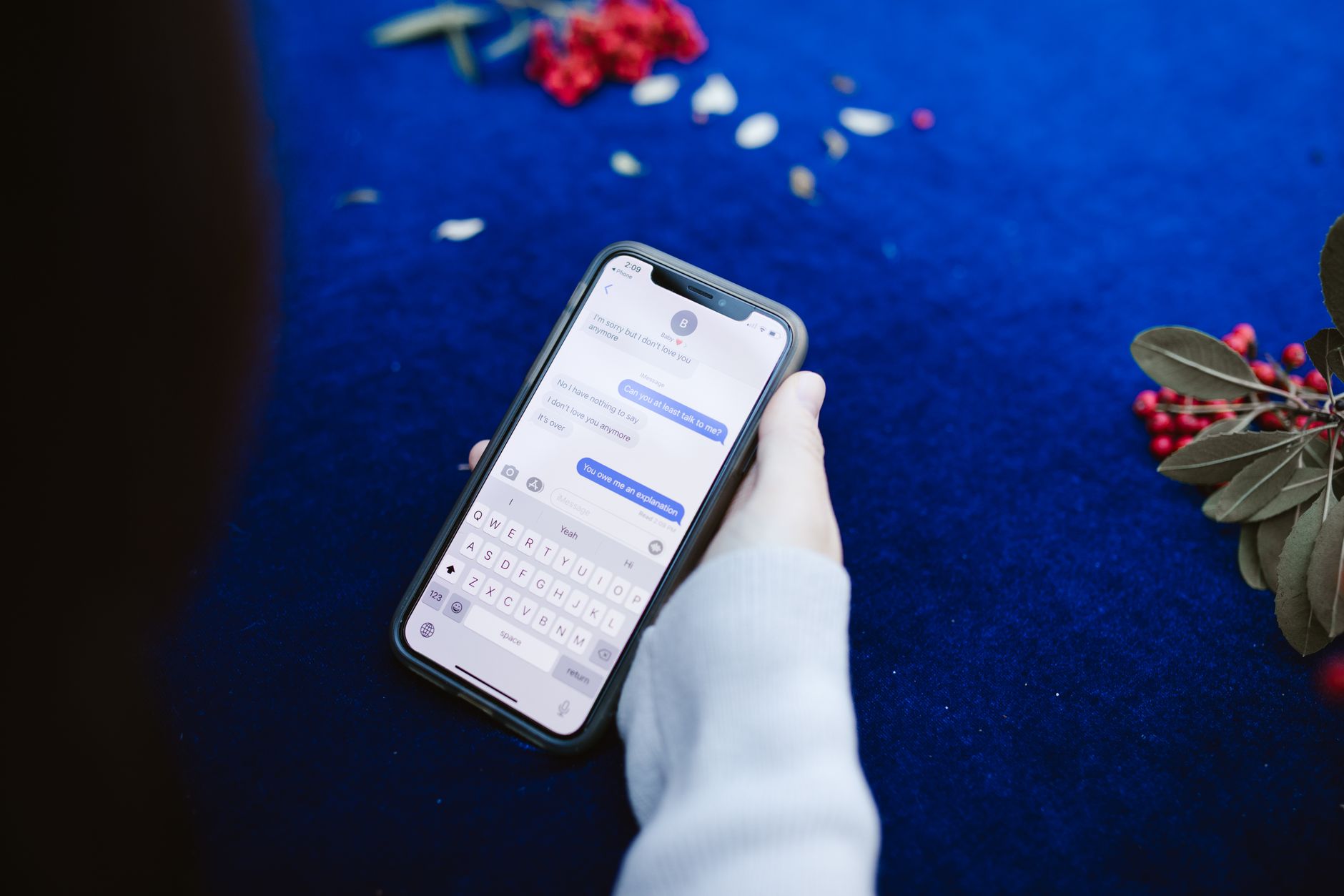 Un SMS de livraison à 2 € peut coûter plus de 8 000 € à une cliente parisienne